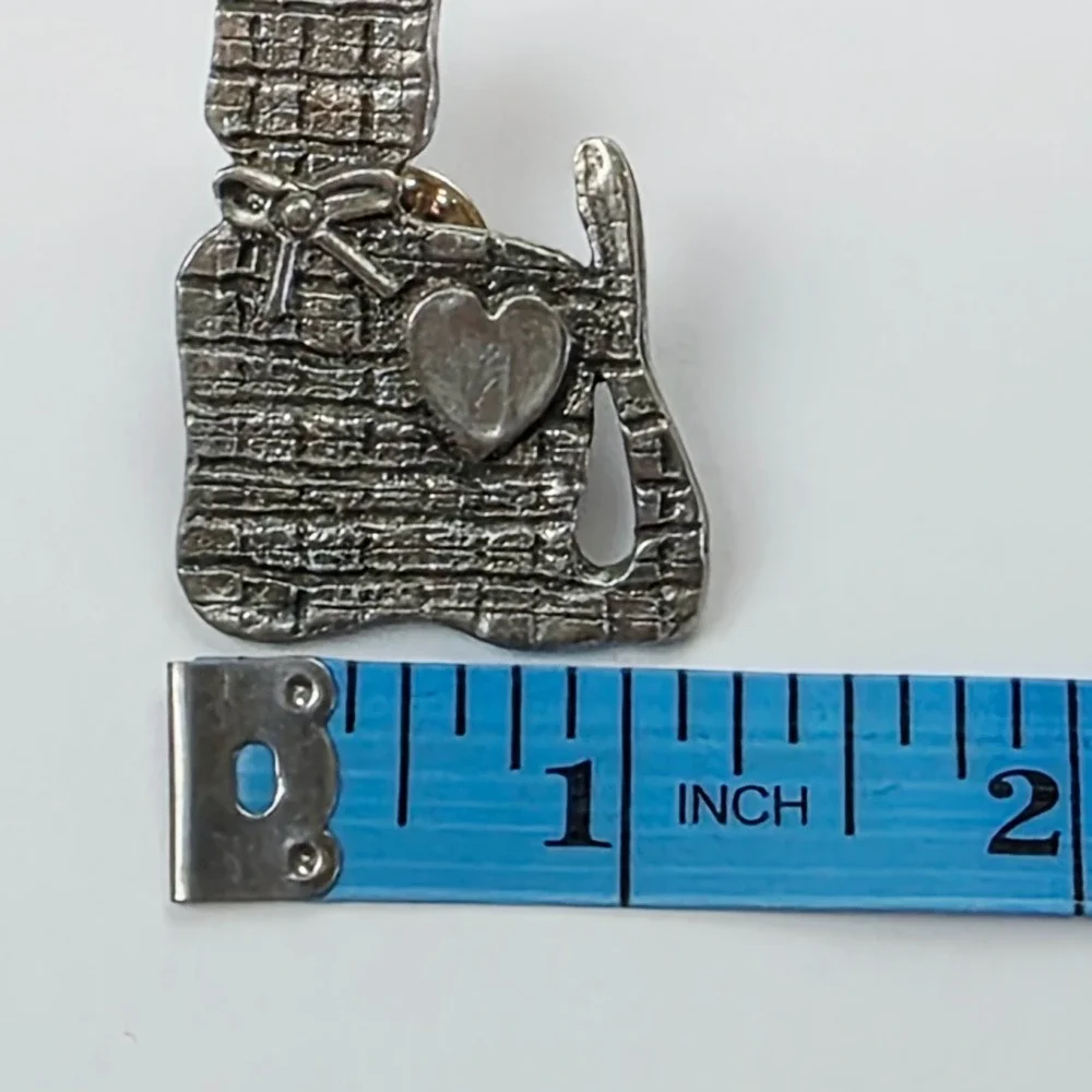 Vintage Handcrafted Pewter Marcie USA Cat Tack Pin Brooch Crosshatch Heart
